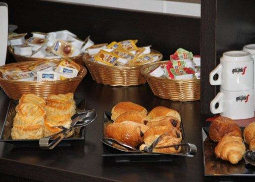 Comfort Hotel Rouen Alba Restaurant photo